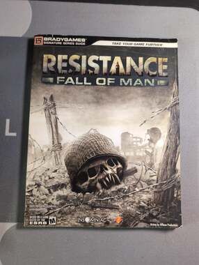 Resistance: Fall of Man Official Strategy Guide BradyGames Sony PS3 w/ Poster